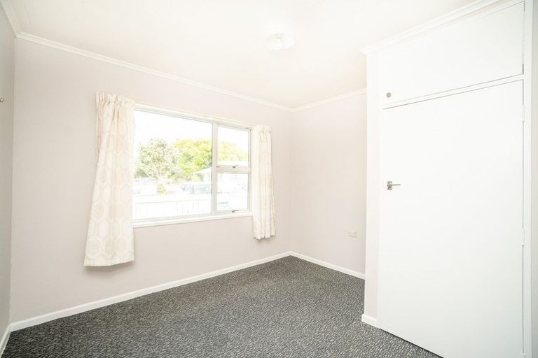 Photo of property in 3 Seddon Street, Takaro, Palmerston North, 4412