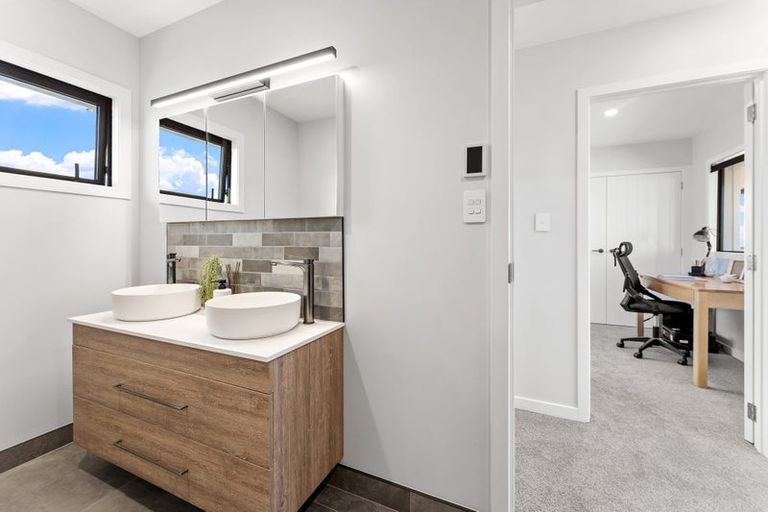 Photo of property in 75 Tiri Road, Manly, Whangaparaoa, 0930