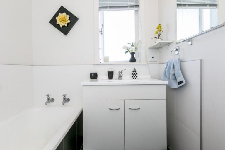 Photo of property in 9a Cornwall Road, Taradale, Napier, 4112