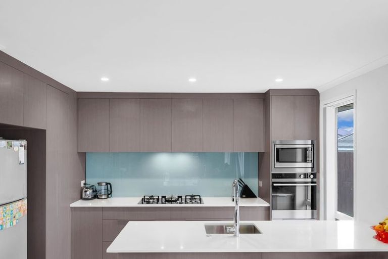 Photo of property in 16 Gibboney Place, Pokeno, 2402