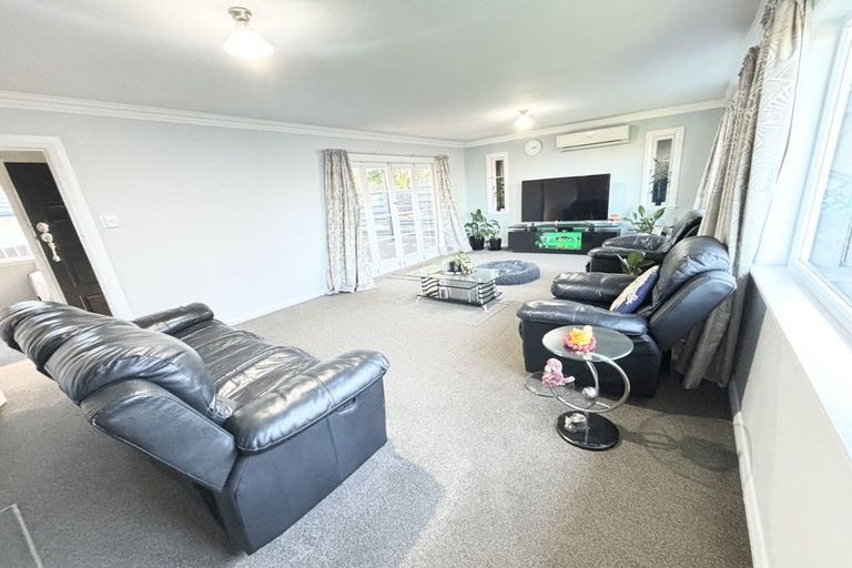 Photo of property in 51 Rua Road, Glen Eden, Auckland, 0602
