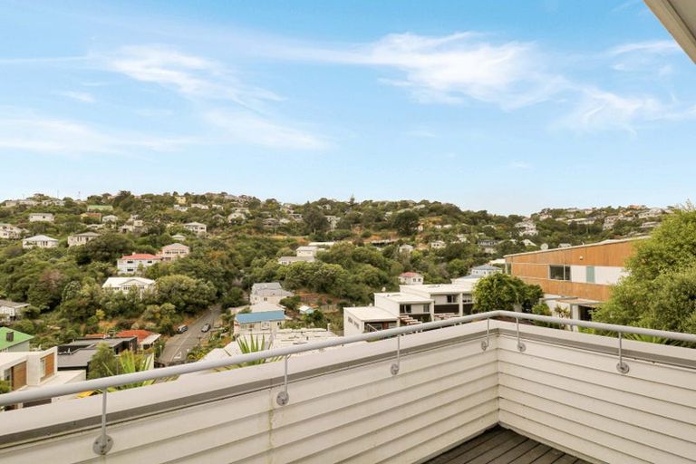 Photo of property in 20 Tiketike Way, Brooklyn, Wellington, 6021