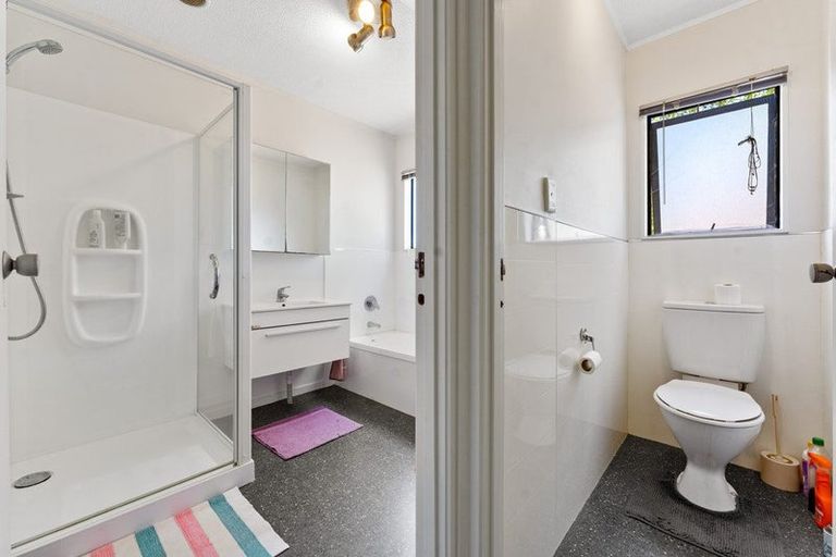 Photo of property in 1/9a Kitewao Street, Northcote, Auckland, 0627