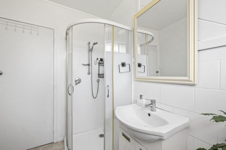 Photo of property in 13 Helleur Road, Massey, Auckland, 0614