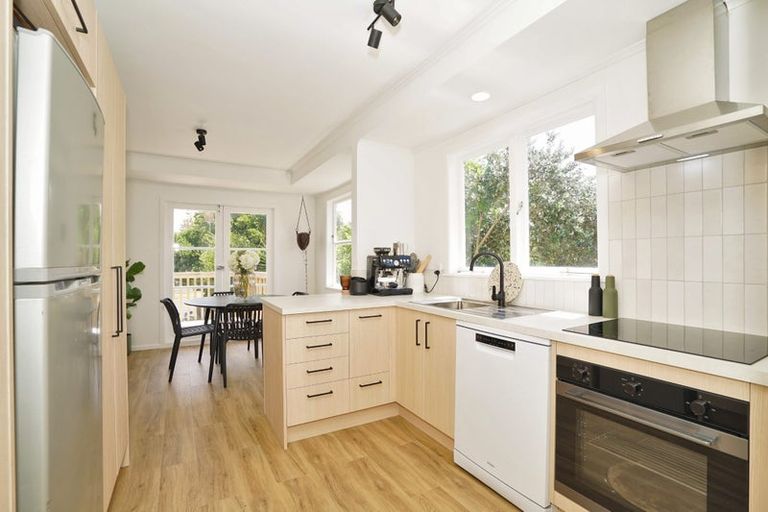 Photo of property in 32 Resthill Crescent, Glenview, Hamilton, 3206