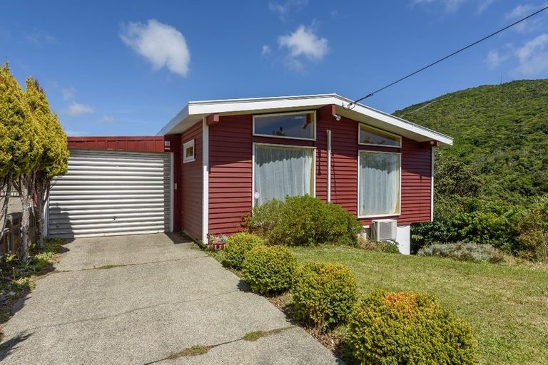 Photo of property in 42 Versailles Street, Karori, Wellington, 6012