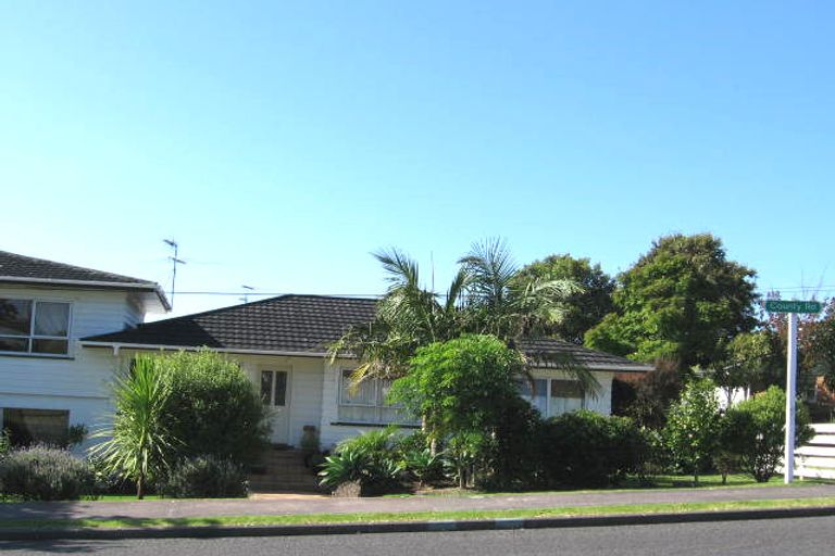 Photo of property in 25 County Road, Torbay, Auckland, 0630