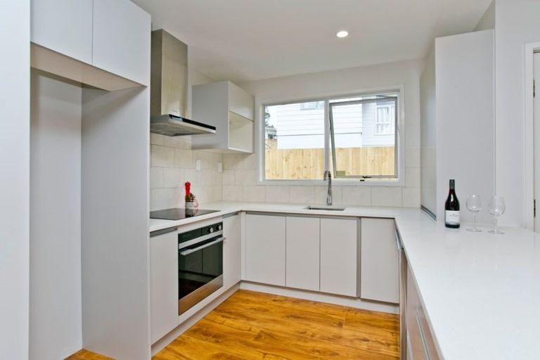 Photo of property in 22 Glastron Place, Bayview, Auckland, 0629