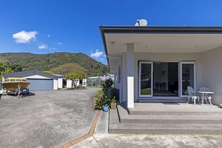 Photo of property in 36 Kent Street, Picton, 7220