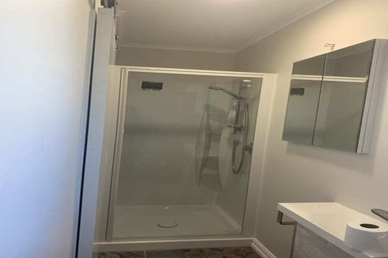 Photo of property in 27 Paddington Grove, Karori, Wellington, 6012