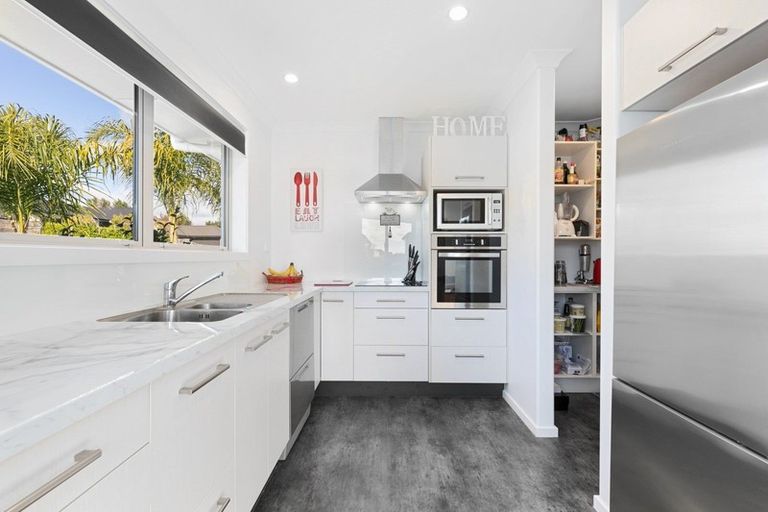 Photo of property in 16 Benmore Crescent, Pyes Pa, Tauranga, 3112