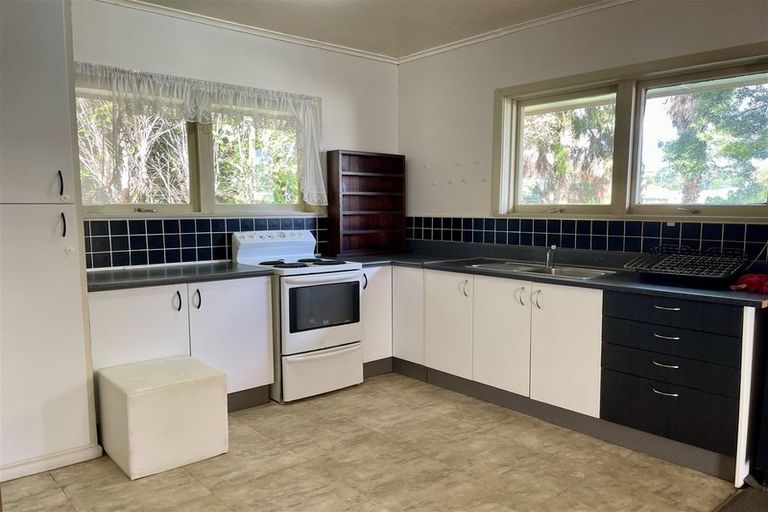 Photo of property in 29 Awaroa Road, Sunnyvale, Auckland, 0612