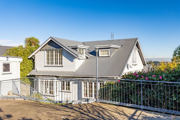 Photo of property in 104 Dyers Pass Road, Cashmere, Christchurch, 8022