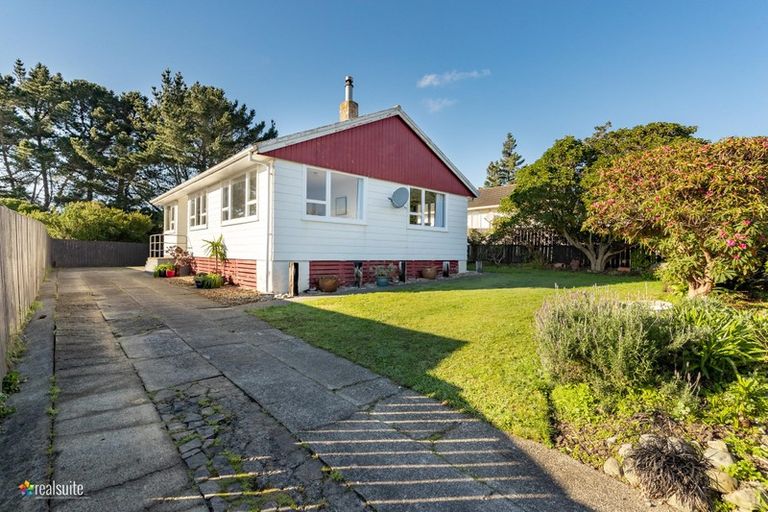 Photo of property in 9 Sasanof View, Ascot Park, Porirua, 5024