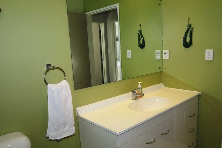 Photo of property in 2/29 Beaudine Avenue, Glenfield, Auckland, 0629