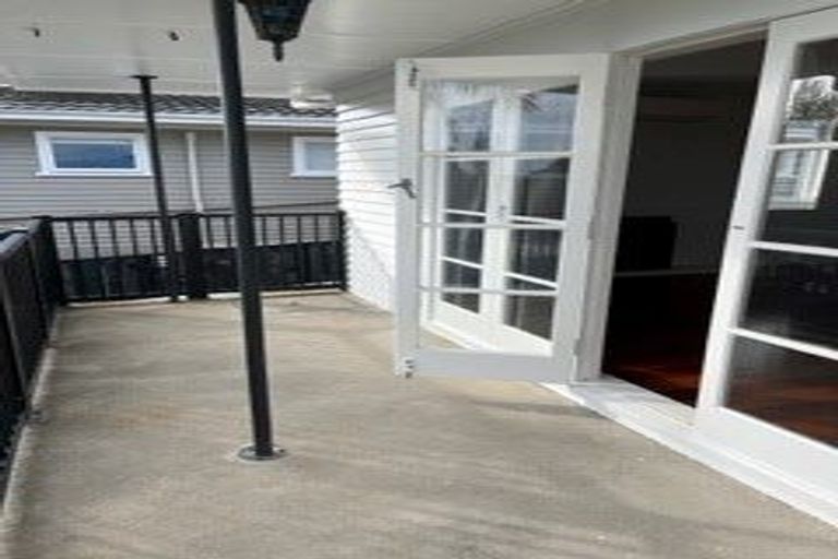 Photo of property in 1/116 Sandspit Road, Shelly Park, Auckland, 2014