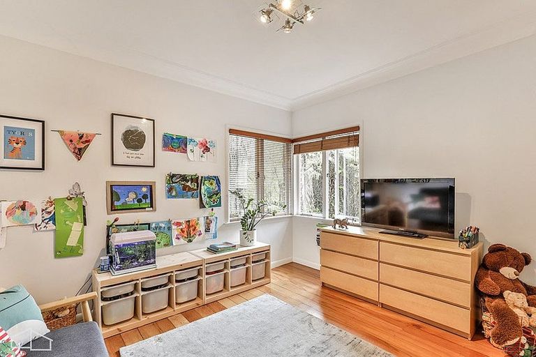 Photo of property in 46 Otitori Bay Road, Titirangi, Auckland, 0604