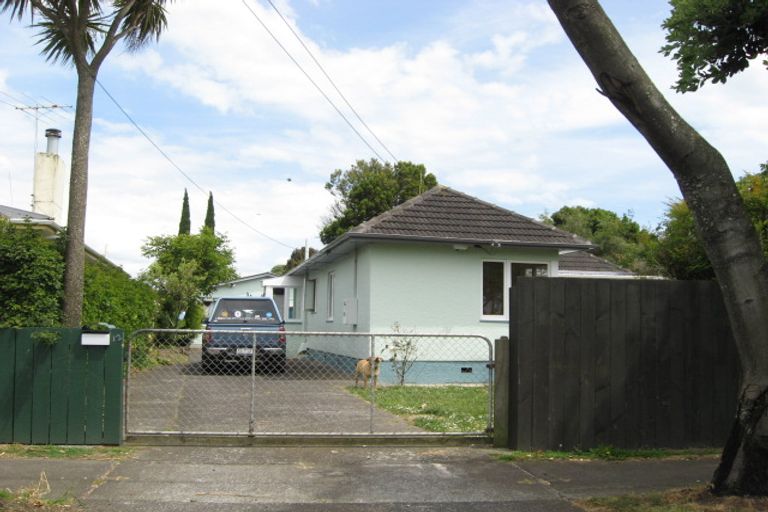 Photo of property in 12 Waterfront Road, Mangere Bridge, Auckland, 2022