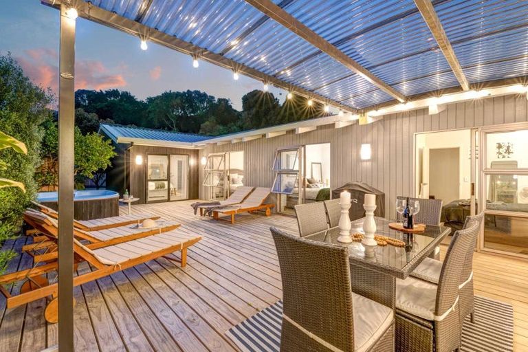 Photo of property in 18 Glengarry Avenue, Manly, Whangaparaoa, 0930