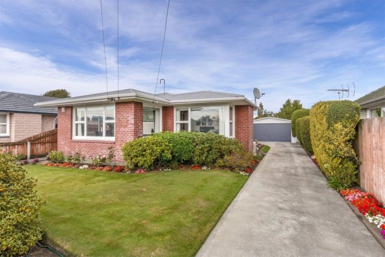 Photo of property in 39 Lake Terrace Road, Burwood, Christchurch, 8061