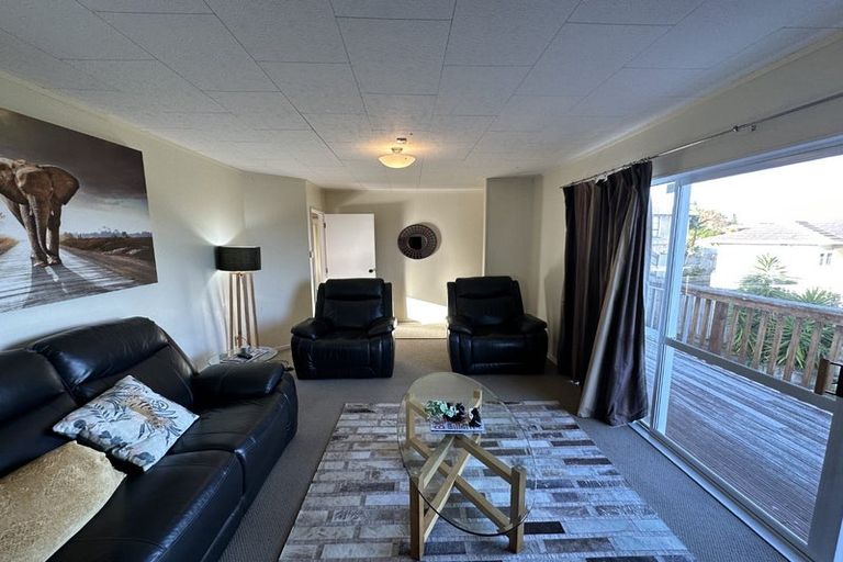 Photo of property in 3 Rubens Lane, West Harbour, Auckland, 0618