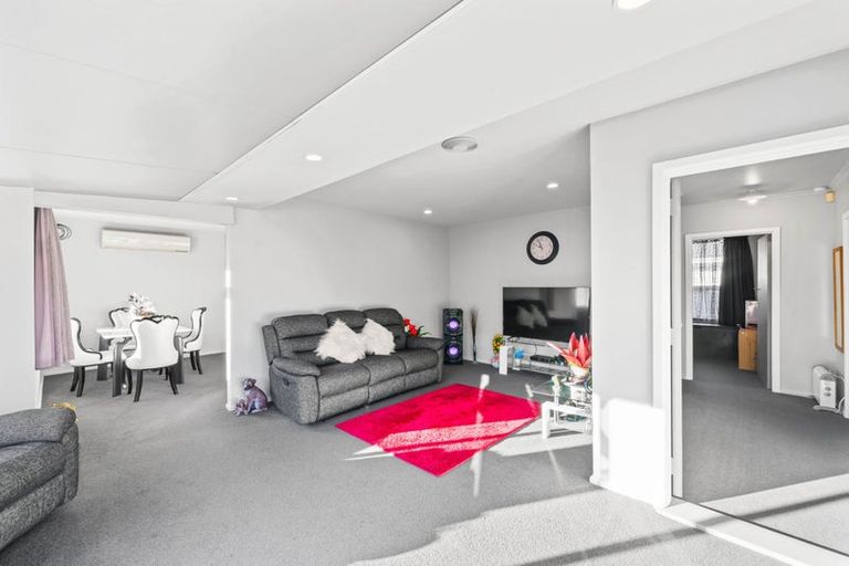 Photo of property in 1/310 Main North Road, Redwood, Christchurch, 8051