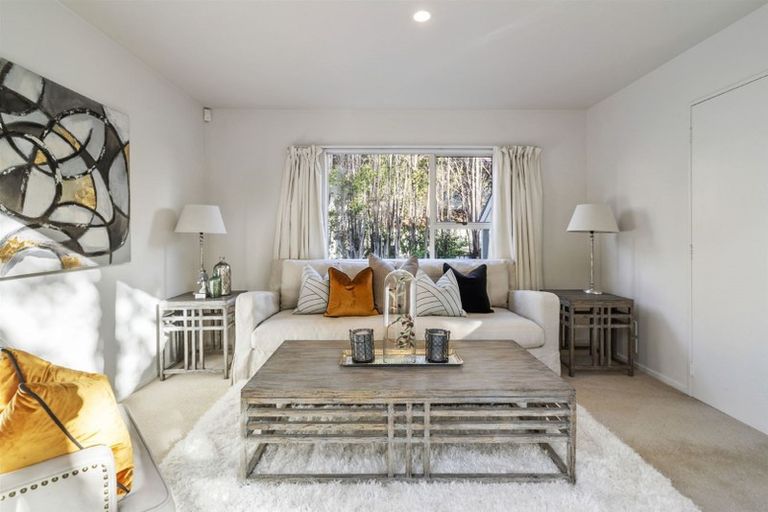 Photo of property in 2/160 Forrest Hill Road, Forrest Hill, Auckland, 0620