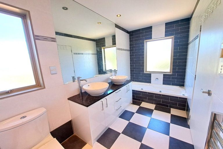 Photo of property in 91a Kyle Road, Greenhithe, Auckland, 0632