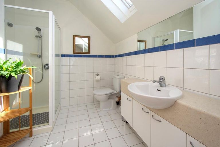 Photo of property in 2 Oakford Close, Riccarton, Christchurch, 8011