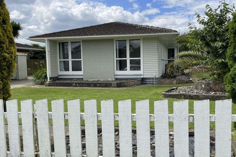 Photo of property in 42 Hamilton Drive, Waiuku, 2123