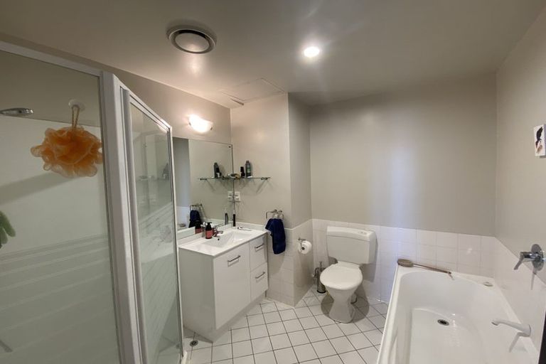 Photo of property in Grandstand Apartments, 8/80 Kent Terrace, Mount Victoria, Wellington, 6011