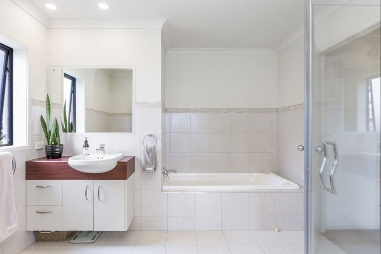 Photo of property in 49 Grovenor Drive, Orewa, 0931