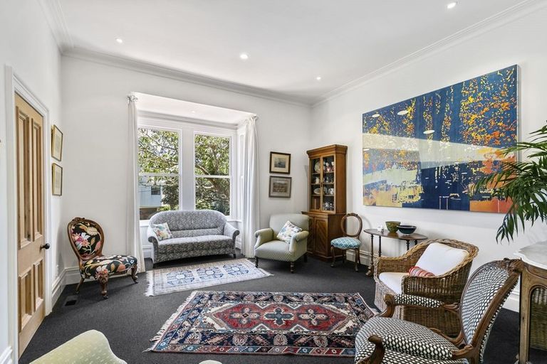 Photo of property in 33 Grove Road, Kelburn, Wellington, 6012