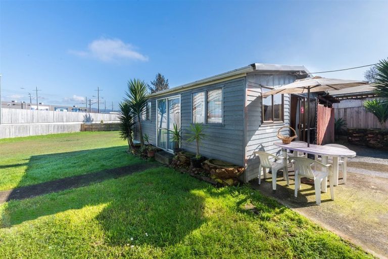 Photo of property in 2a Brandon Road, Glen Eden, Auckland, 0602