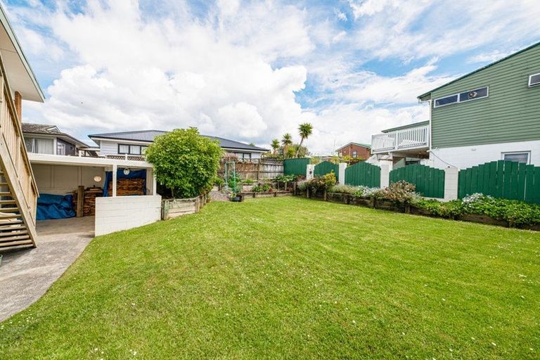 Photo of property in 46 Spence Road, Henderson, Auckland, 0612