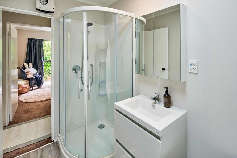 Photo of property in 9 Bushland Grove, Paparangi, Wellington, 6037