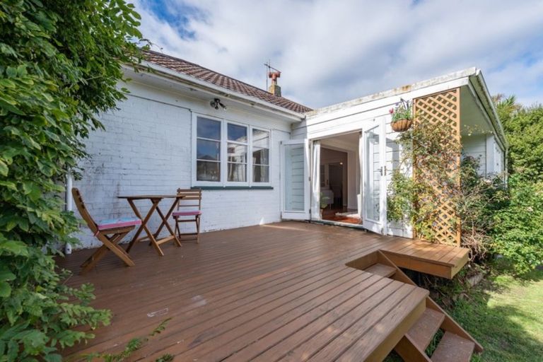 Photo of property in 15 Sunshine Avenue, Karori, Wellington, 6012