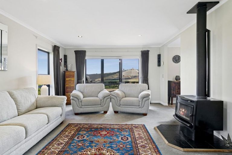 Photo of property in 34 Piro Place, Acacia Bay, Taupo, 3385