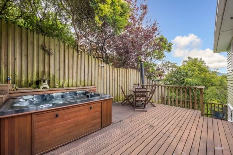 Photo of property in 10 Hill Grove, Naenae, Lower Hutt, 5011