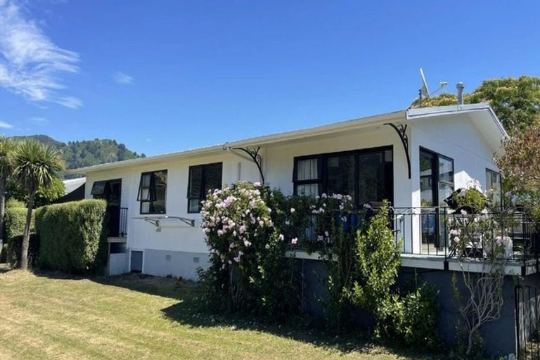 Photo of property in 247a Waikawa Road, Waikawa, Picton, 7220