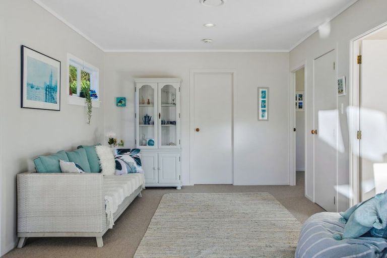 Photo of property in 16 Ao Marama Place, Kerikeri, 0294