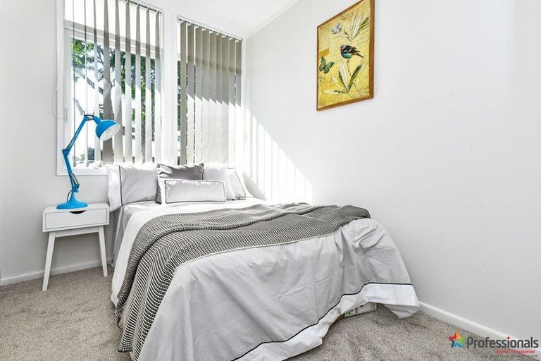 Photo of property in 1/2 Kent Road, Manurewa, Auckland, 2102