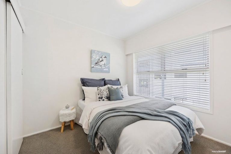 Photo of property in 2/13 Kathleen Street, Totara Vale, Auckland, 0627