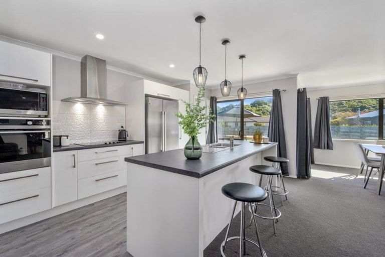 Photo of property in 27 Pukeko Way, Kinloch, Taupo, 3377