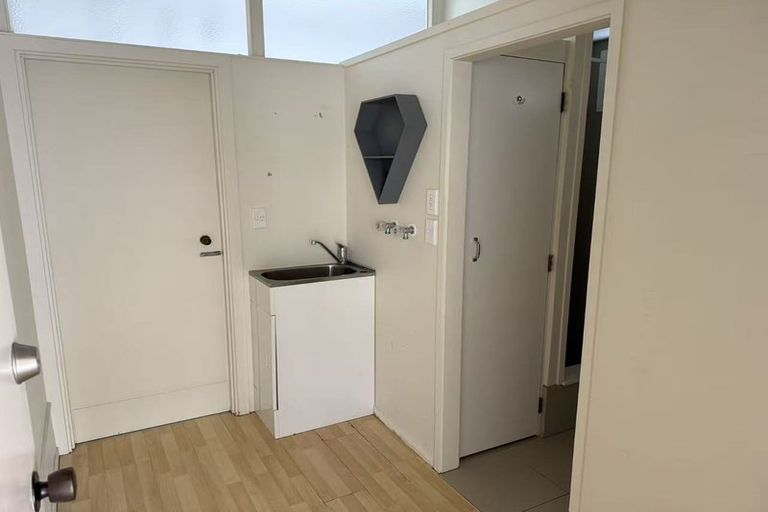 Photo of property in 2/16 Pupuke Road, Takapuna, Auckland, 0622