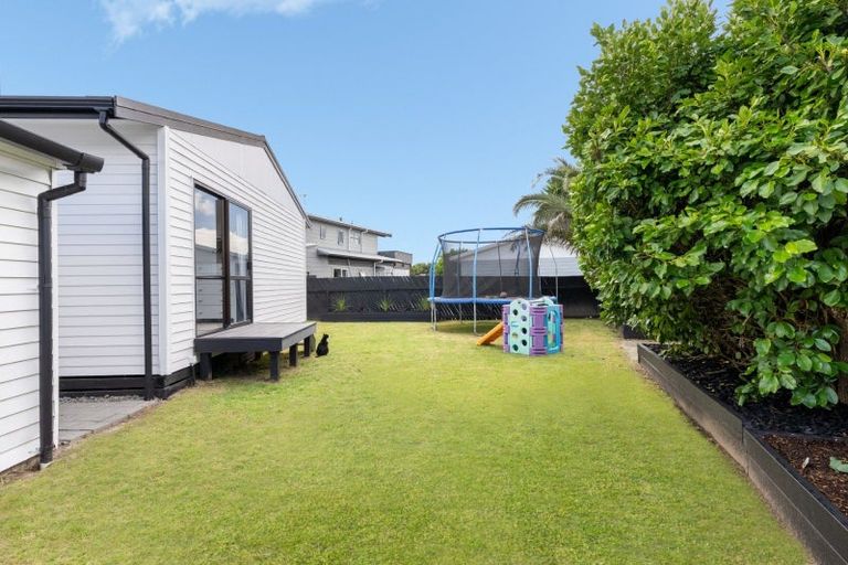 Photo of property in 4a Redditch Place, Papamoa Beach, Papamoa, 3118