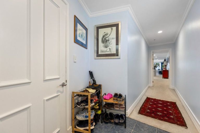 Photo of property in 1c Queen Street, New Plymouth, 4310