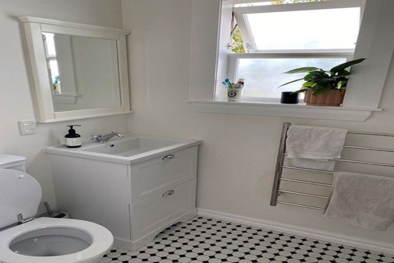 Photo of property in 49 Aurora Terrace, Kelburn, Wellington, 6012