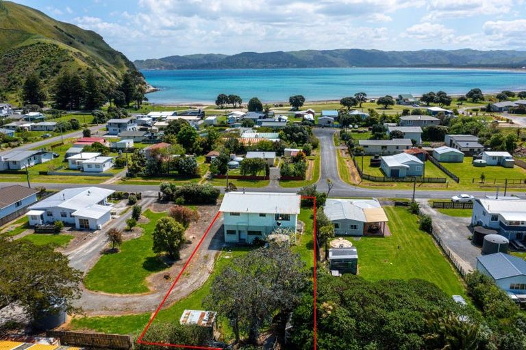 Photo of property in 77 Fortescue Street, Mahia, 4198