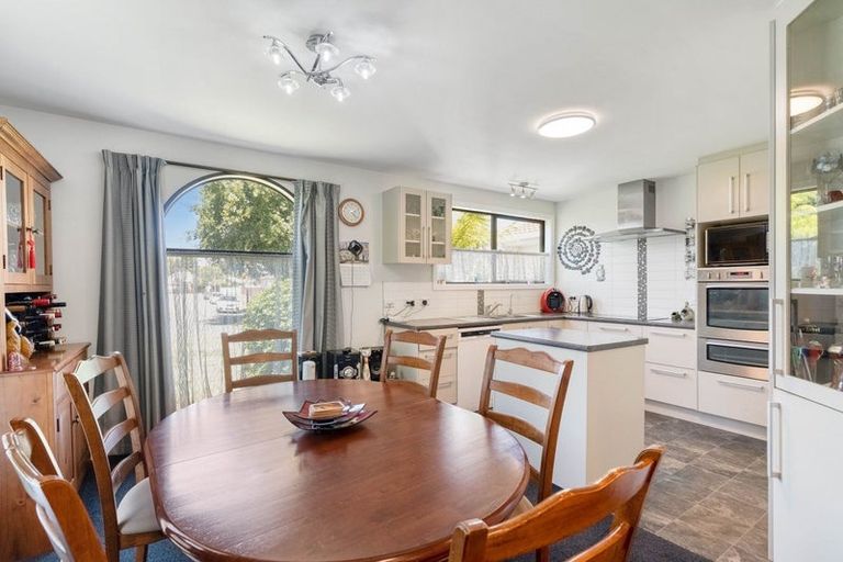 Photo of property in 15 Resolution Place, Bryndwr, Christchurch, 8053